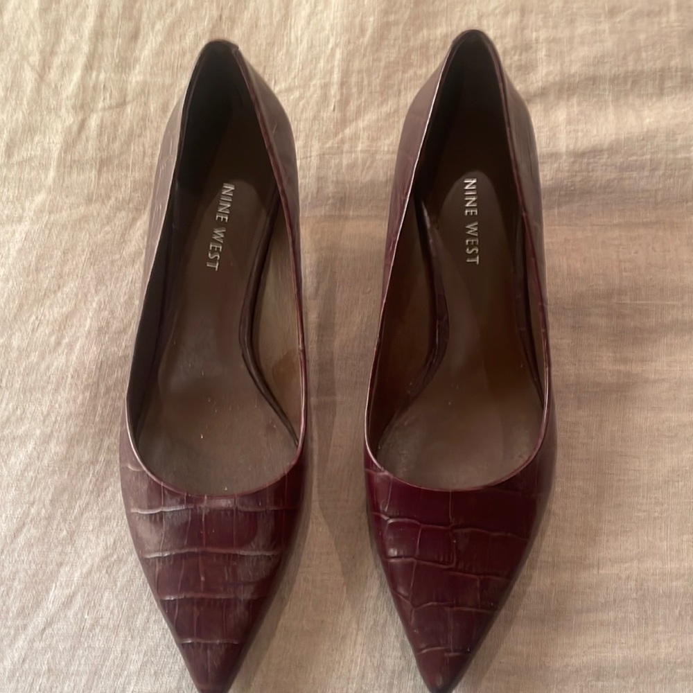 Nine West brown embossed crocodile heels